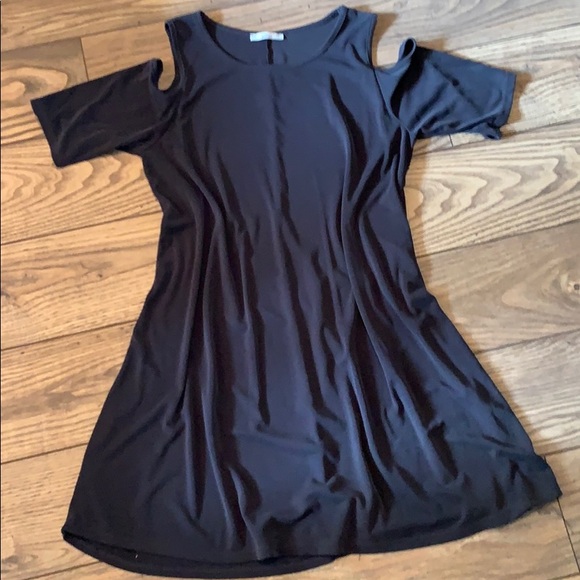 Cut Out Shoulder Dress - Picture 5 of 8